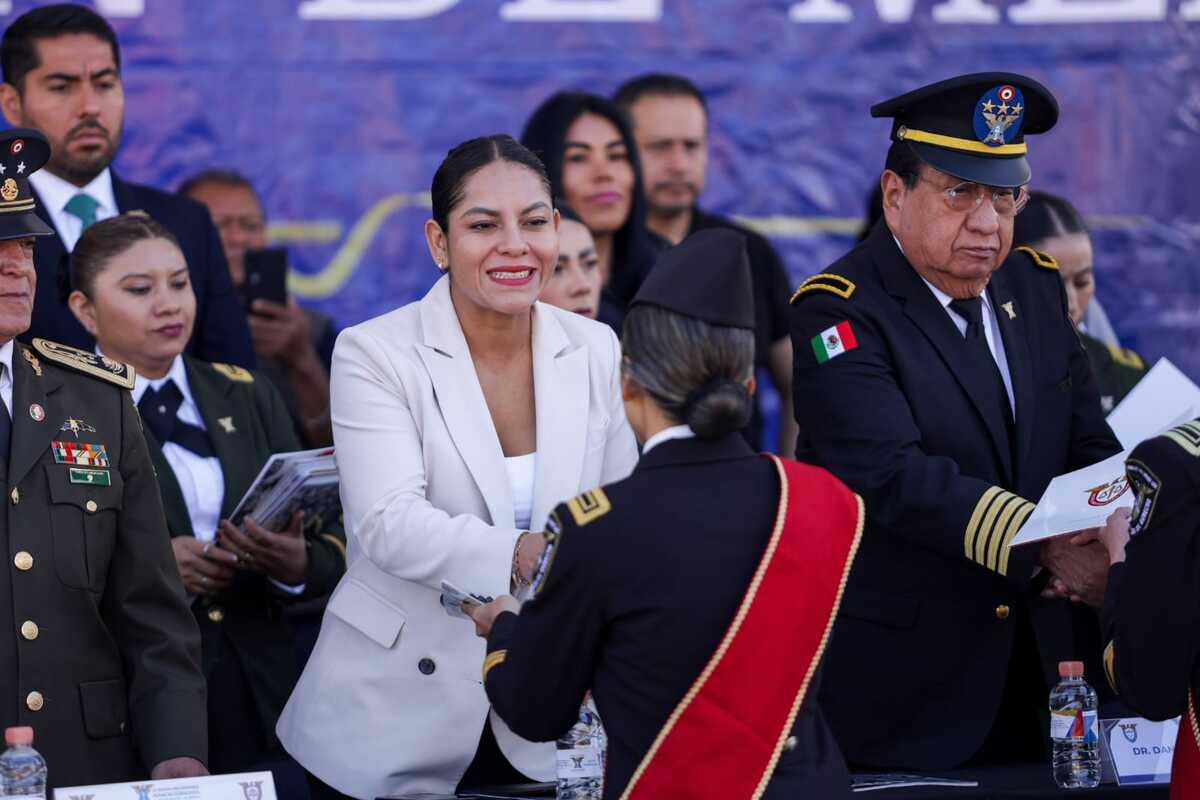 Recibe Lupita Cuautle la Venera “Gran Defensora de la Patria” en ceremonia de ascenso de la Academia Militarizada Ignacio Zaragoza