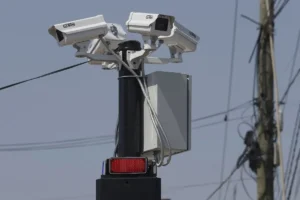 Ingresos de parquímetros se invertirá en bacheo y postes inteligentes con botón de pánico