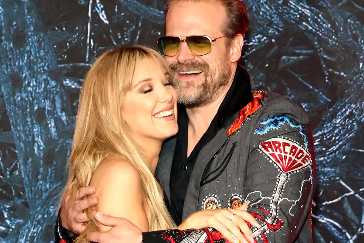 Millie Bobby Brown denuncio a David Harbour por acoso e intimidacion