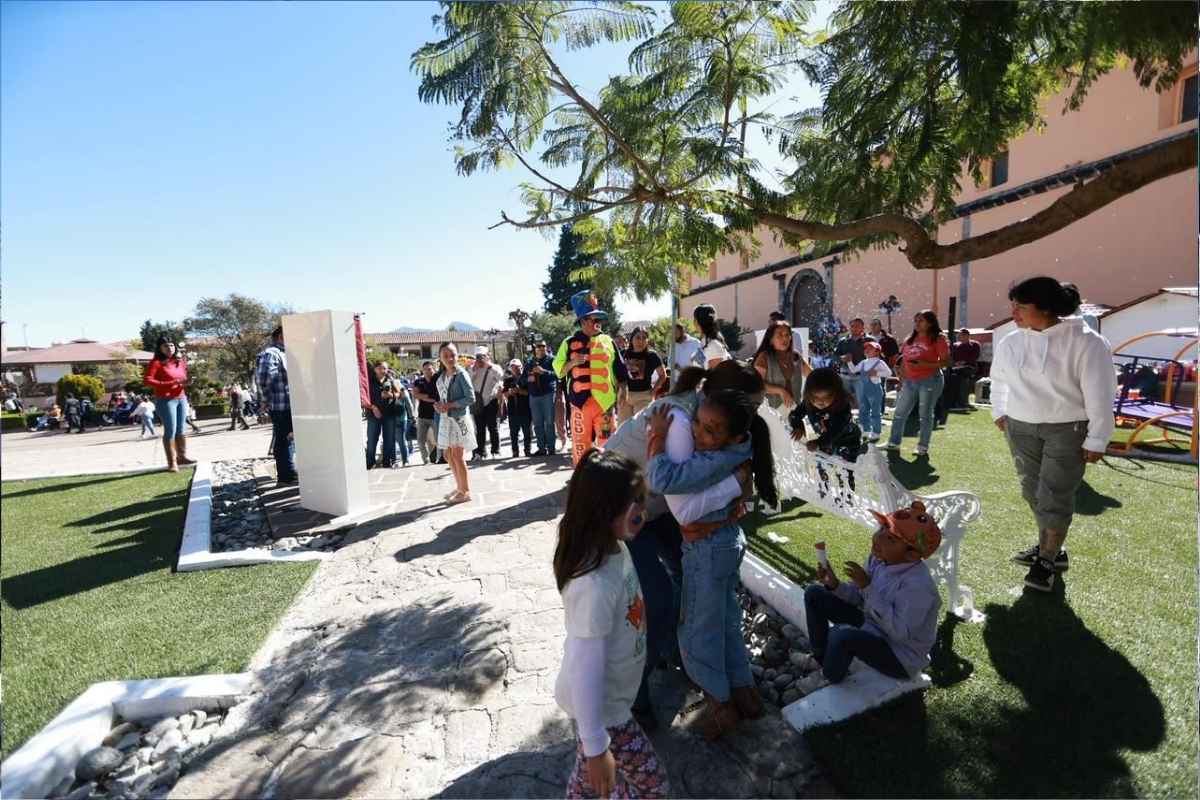 Niñas y niños de Zacatlán disfrutan del nuevo Parque Infantil del Curato