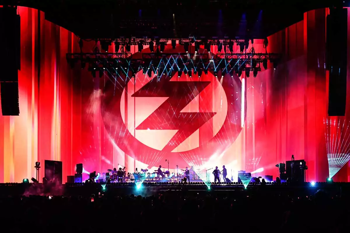 Nuevo disco de Zoe o solista Leon Larregui prende el internet con un misterioso anuncio en X 3