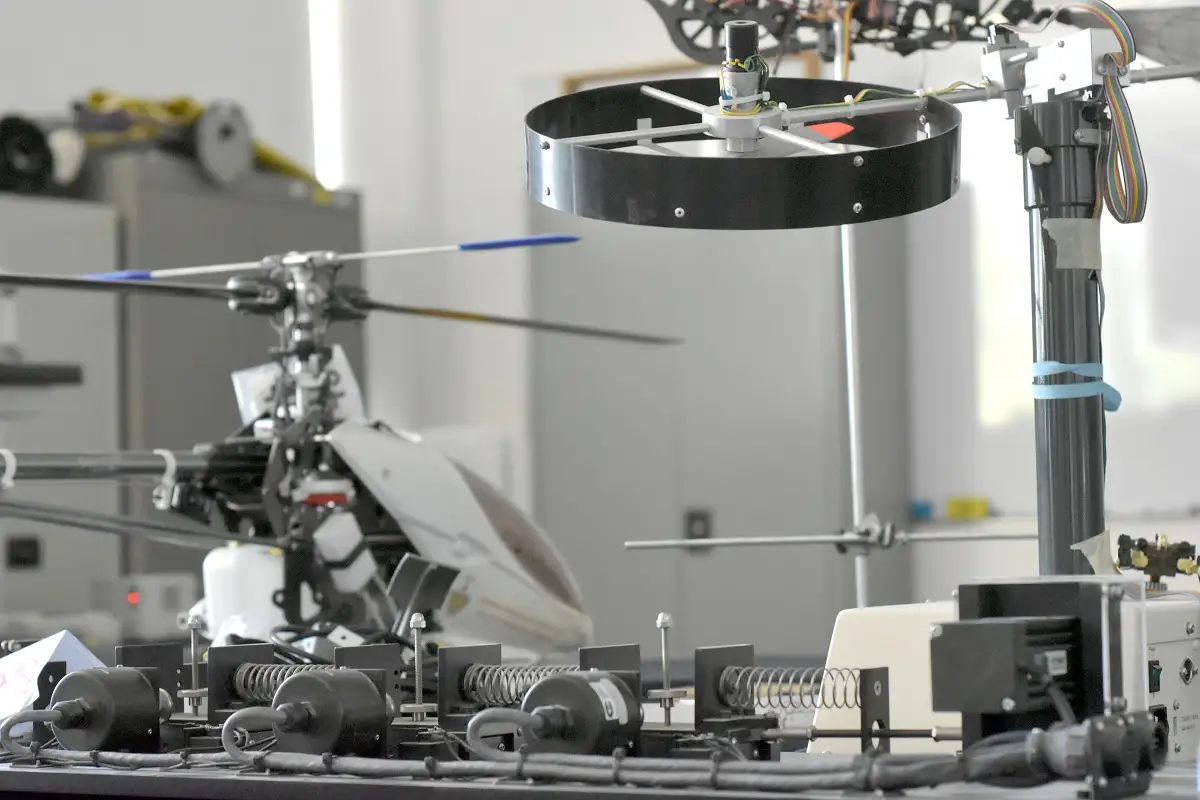 Olom-Lab, un espacio para la investigación en robótica móvil terrestre, aérea y marina 2 Olom-Lab, un espacio para la investigación en robótica móvil terrestre, aérea y marina