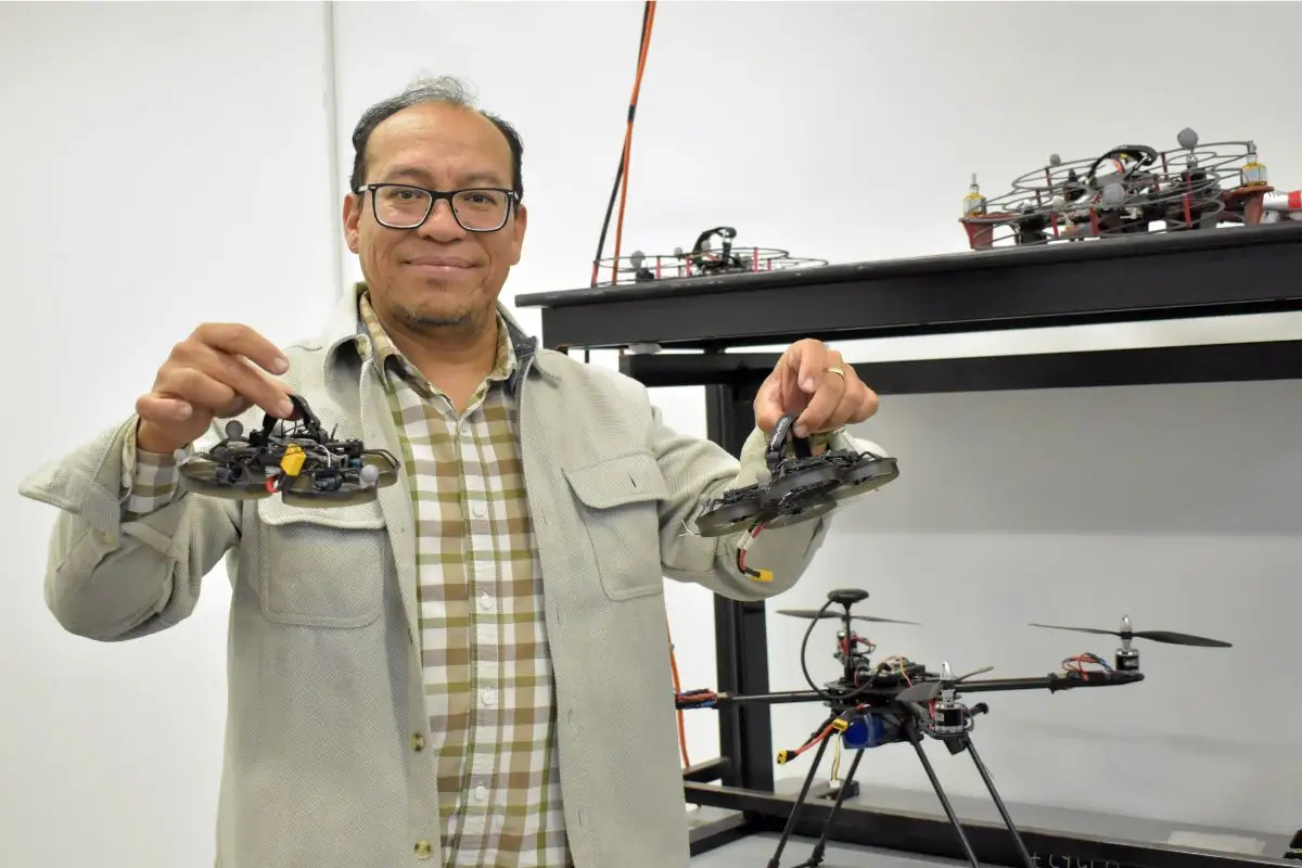 Olom-Lab, un espacio para la investigación en robótica móvil terrestre, aérea y marina