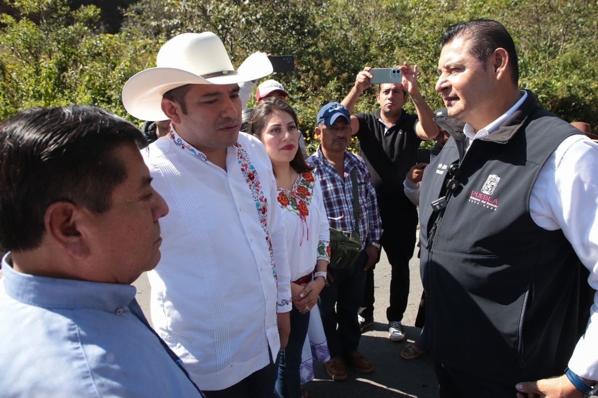 Tras años de olvido, se conectan Sierra Norte y Nororiental con rehabilitación carretera y desarrollo incluyente 1 Tras años de olvido, se conectan Sierra Norte y Nororiental con rehabilitación carretera y desarrollo incluyente