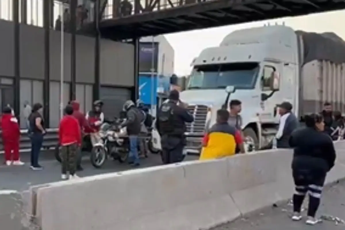 Policías con incapacidad bloquean la México–Puebla hoy 28 de noviembre