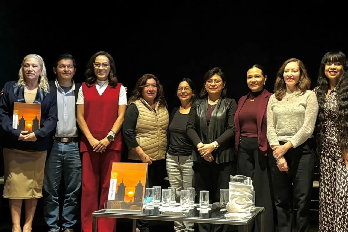 Presenta Gobierno de la Ciudad tomo 43 de la Revista Cuetlaxcoapan