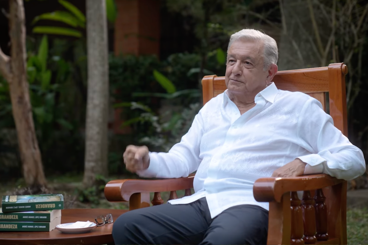 Reaparece Andrés Manuel López Obrador 