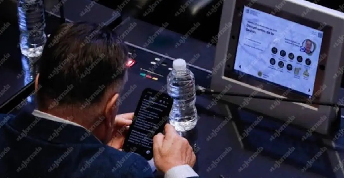 Senador ChatGPT Humberto Vázquez pide ayuda a la IA para redactar su discurso