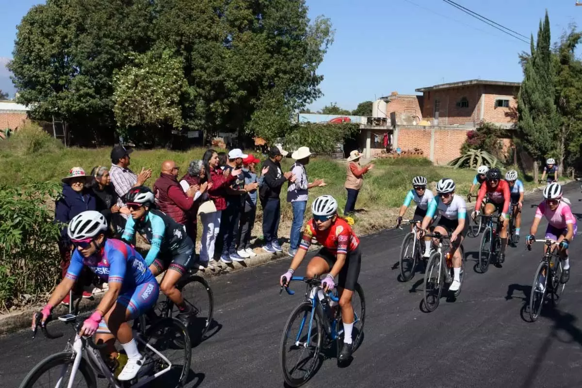Tonantzin Fernandez cumple su palabra con la rehabilitacion de vialidad usada por jovenes deportistas 5