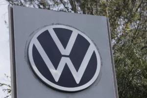 Volkswagen acumula caída de 16.3% en producción durante 2025