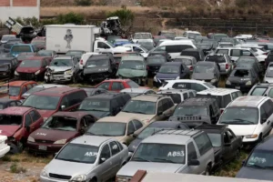 Envían 36 autos al corralón por arrancones en Puebla: SSC