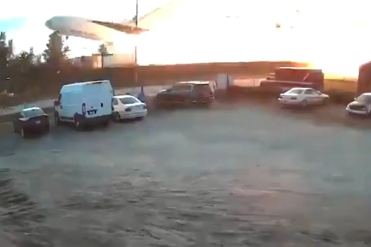 (VIDEOS) Avión de UPS se estrella en aeropuerto de Louisville y deja al menos 9 muertos 3 avión de UPS se estrelló