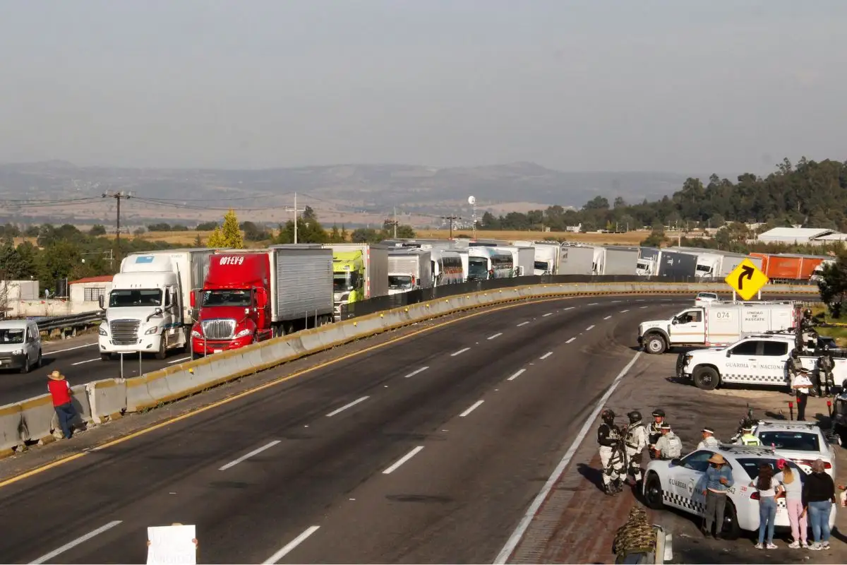 Liberan la autopista tras bloqueo en la México-Puebla de más de 10 horas 1 Bloqueo en la autopista México-Puebla es liberado tras más de 10 horas