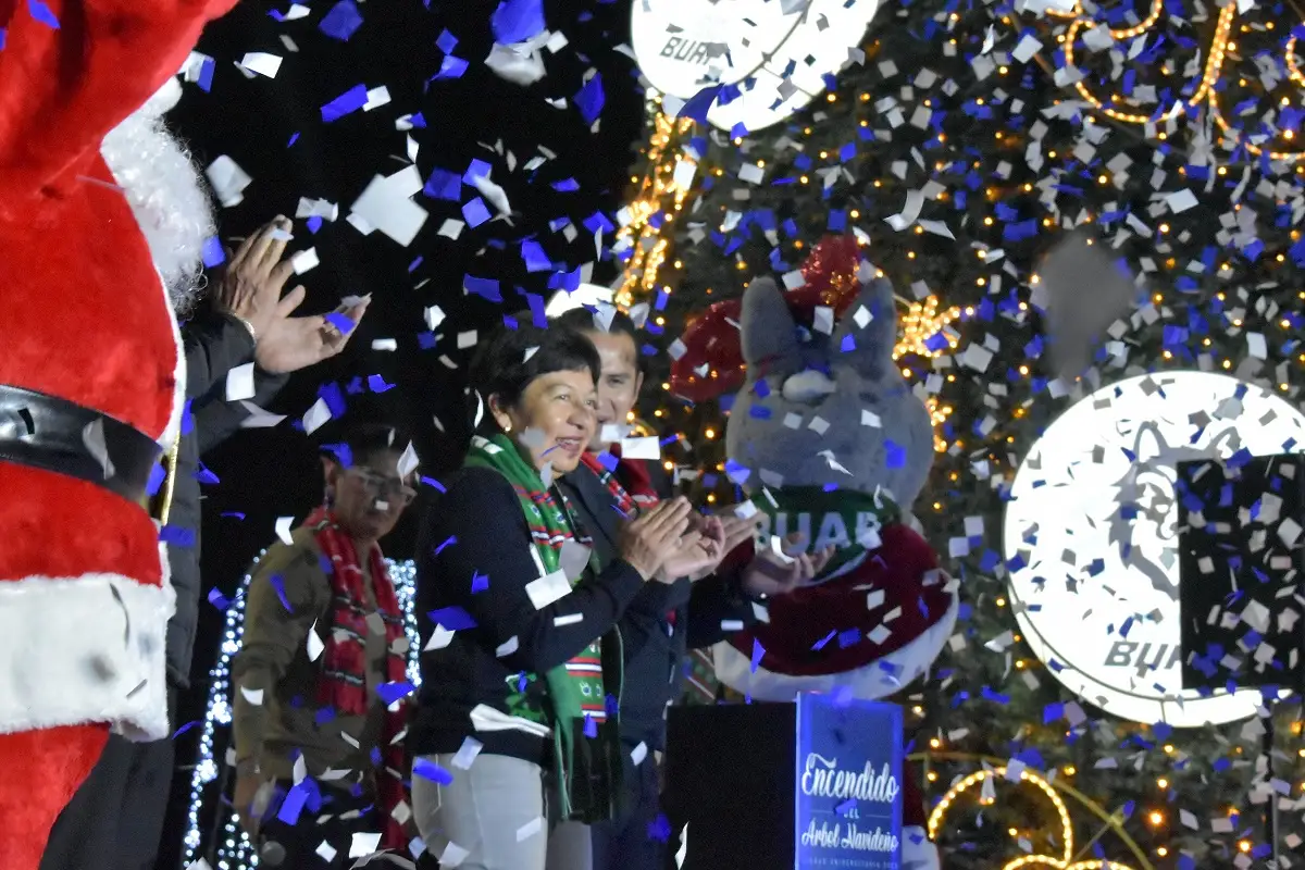 Ciudad Universitaria de la BUAP enciende el espíritu navideño