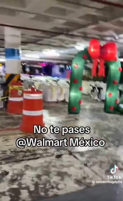 ¡Qué tacaños! Les organizan comida a empleados en el estacionamiento de Walmart 2 Les organizan a empleados una comida en estacionamiento de Walmart