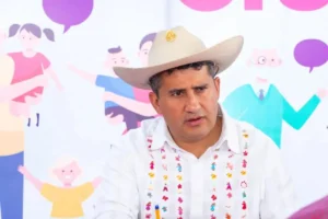 Detienen a escoltas de Carlos Manzo durante operativo en Uruapan