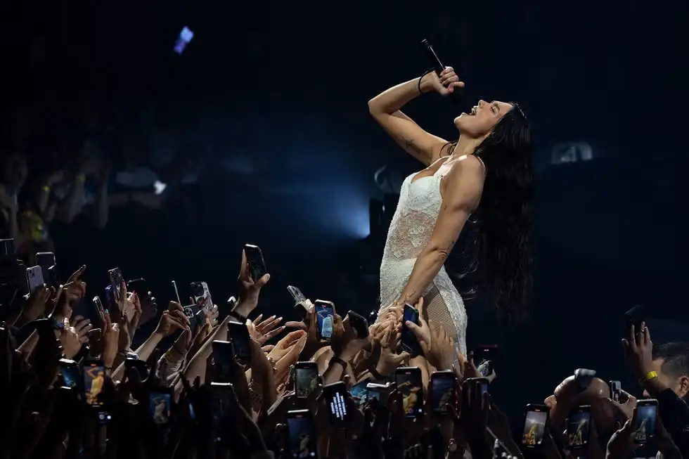 (VIDEO) Dua Lipa canta “De Música Ligera” durante concierto en Argentina 2 Dua Lipa canta De Música Ligera en concierto en Argentina