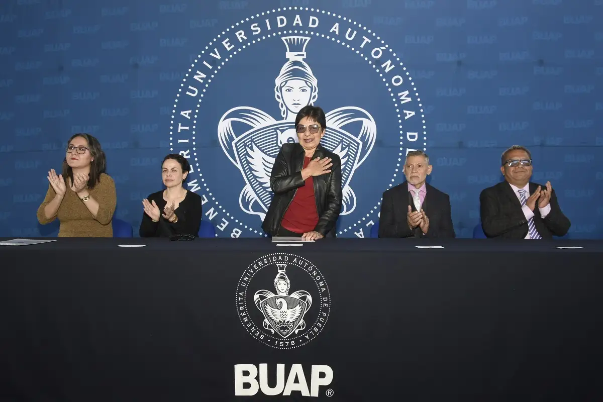 Rectora Lilia Cedillo destaca esfuerzo y perseverancia en los egresados del Bachillerato 5 de Mayo de la BUAP