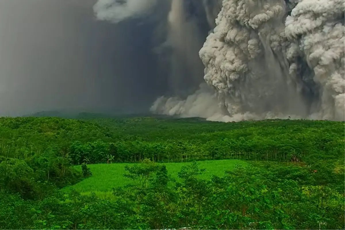 (VIDEOS) Así se vio la imponente erupción del volcán Semeru 1 (VIDEOS) Así se vio la imponente erupción del volcán Semeru