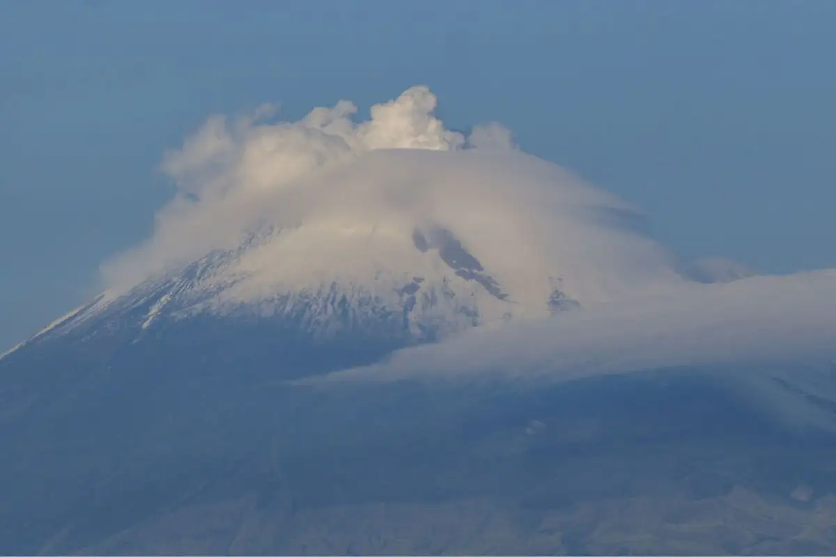 Registran 14 exhalaciones del volcán Popocatépetl en 24 horas