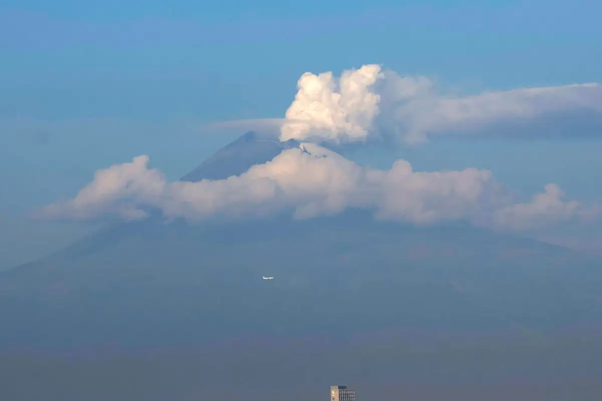 Registran 14 exhalaciones del volcán Popocatépetl en 24 horas