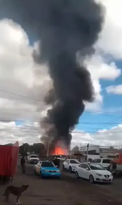 Incendio de bodegas en la México-Puebla 