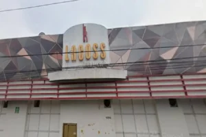 Comando provoca incendio en bar Lacoss de Puebla y cinco mueren