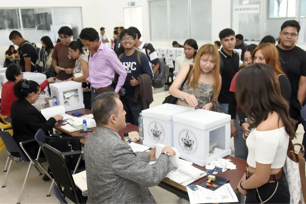 Sin incidentes, universitarios continúan jornada electoral en las 44 unidades académicas