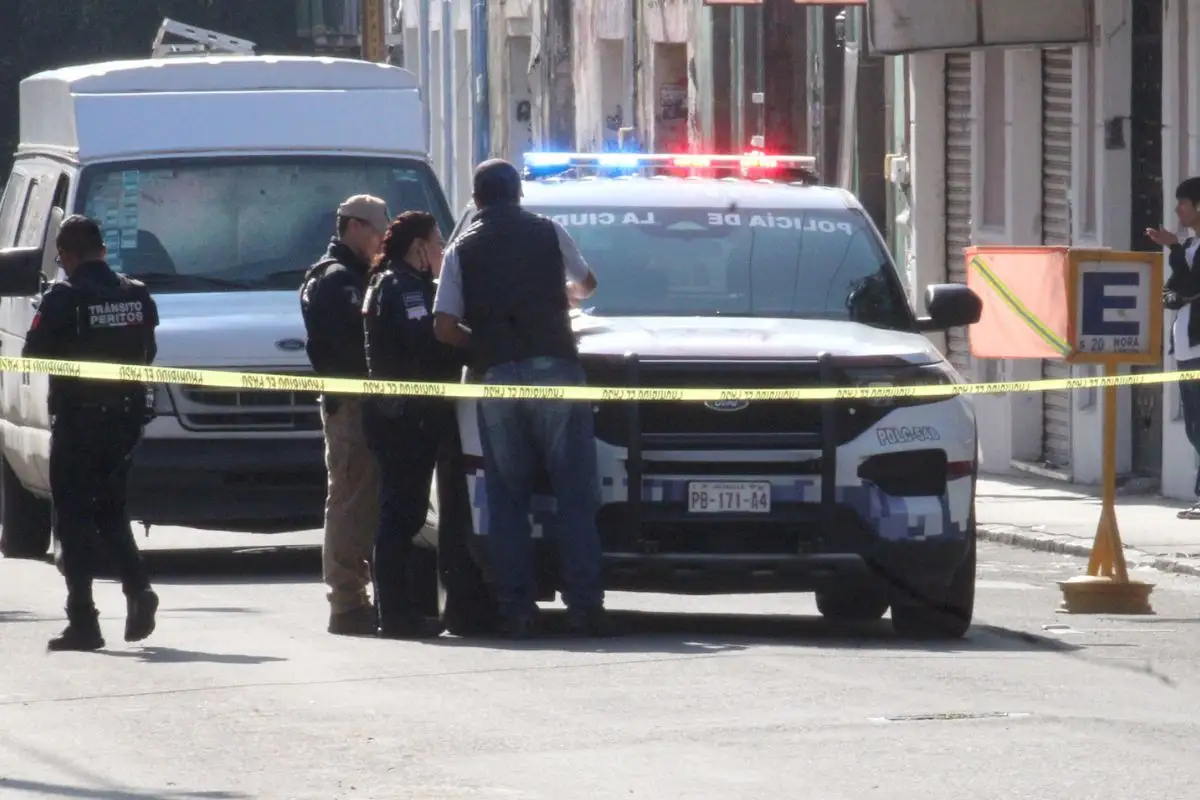 Mujer atacó con tijeras a su “roomie” mientras dormía