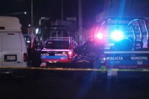 Mujer atacó con tijeras a su “roomie” mientras dormía