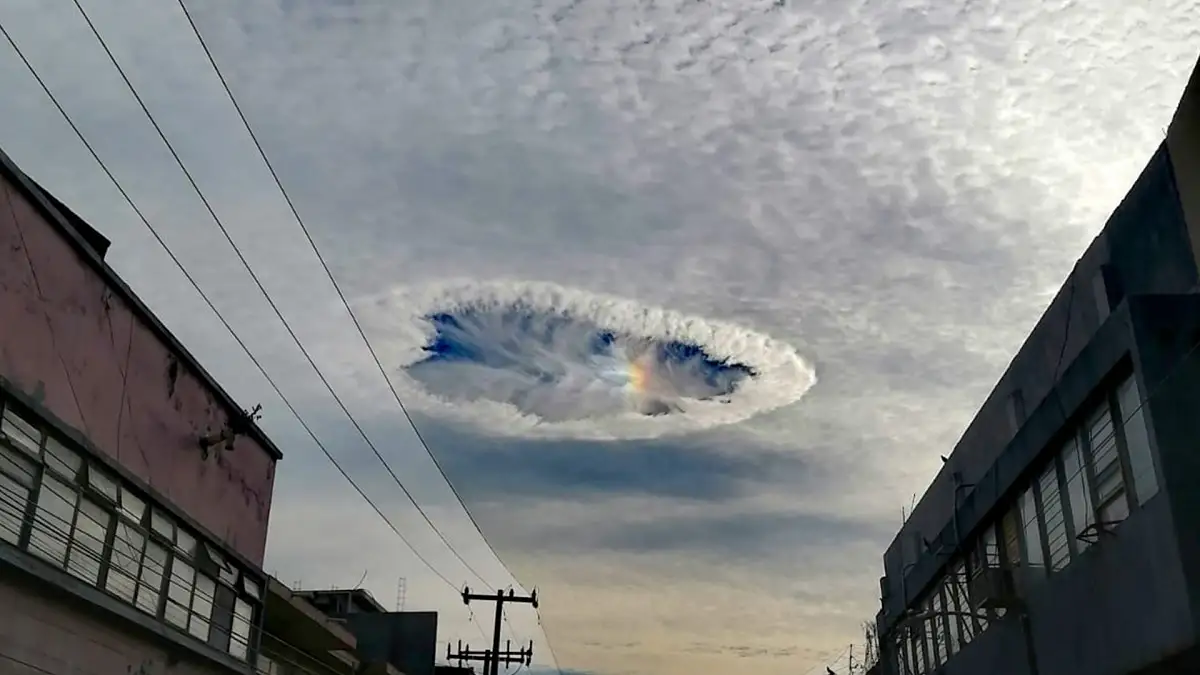 Sorprende nube en forma de ovni en Puebla