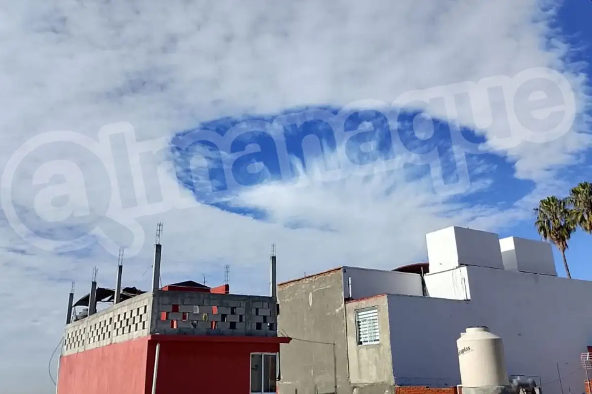 Sorprende nube en forma de ovni en Puebla