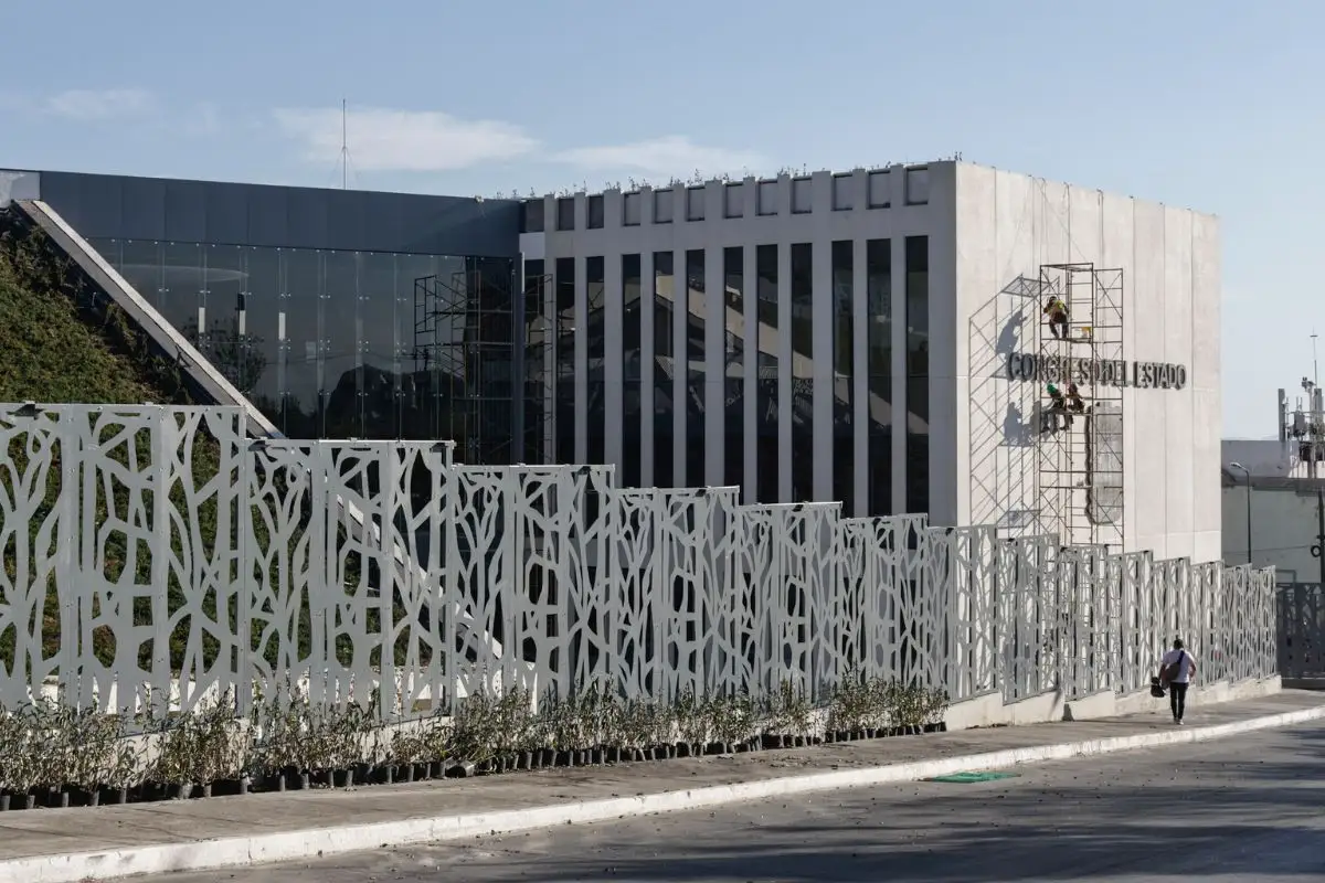 Planean colocar paneles solares en el Congreso de Puebla