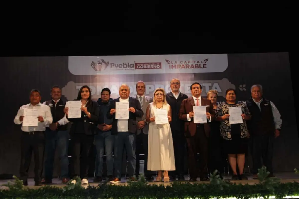 Entrega Pepe Chedraui constancias de mayoría a integrantes de Mesas Directivas de Vecinos