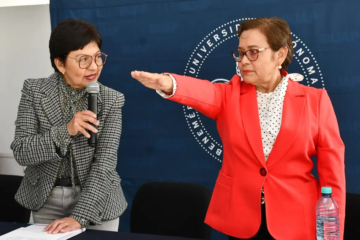 Toma protesta la Rectora Lilia Cedillo a Irma García como directora de la Preparatoria 2 de Octubre de 1968