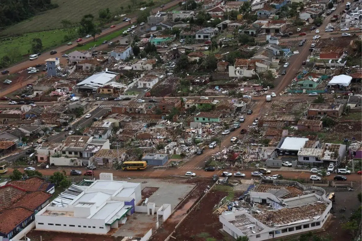 Tornado en Brasil deja devastación en Rio Bonito