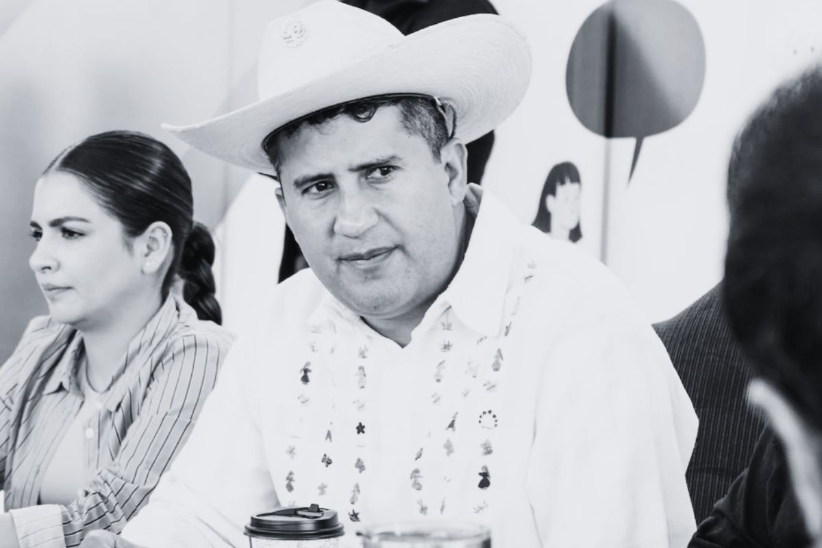 El momento exacto en el que matan al alcalde de Uruapan, Carlos Manzo: uno de sus agresores fue abatido