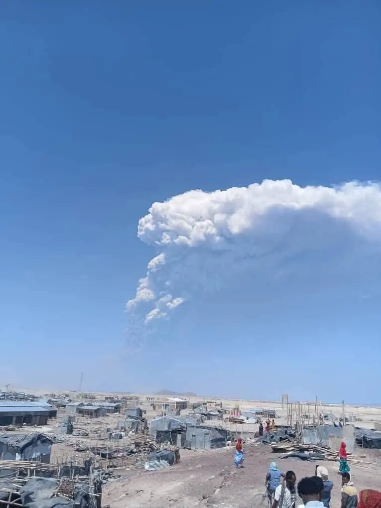 Volcán Hayli Gubbi entra en erupción 
