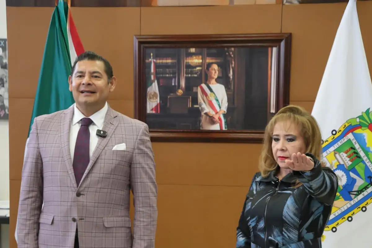 Armenta toma protesta a Claudia Hernández como coordinadora de Comunicación Social