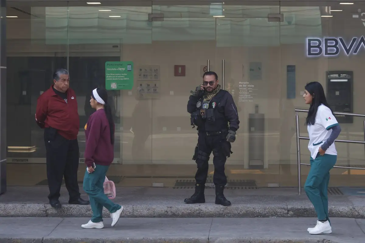 Artefacto explosivo abandonado en BBVA de la 25 Poniente no servía “fue para generar miedo”