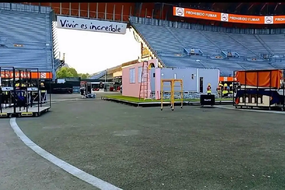Así se ve La Casita de Bad Bunny y el escenario para sus conciertos en la CDMX