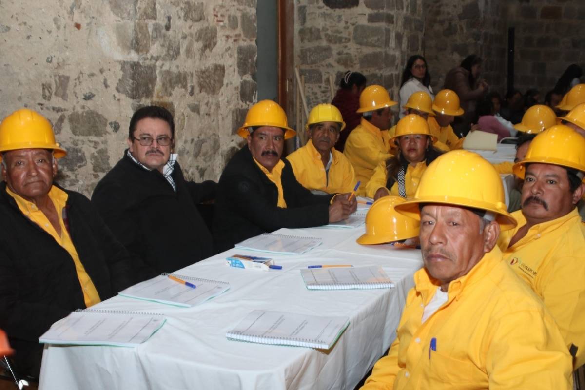 Capacitan a combatientes de incendios en Zacatlán