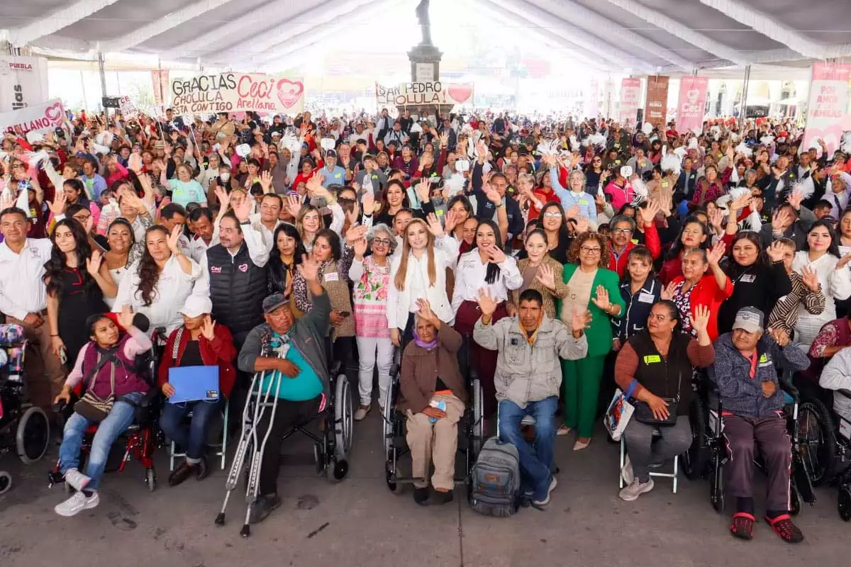 Ceci Arellano y Tonantzin Fernandez Fortalecen Atencion a Familias de la Region en San Pedro Cholula 1