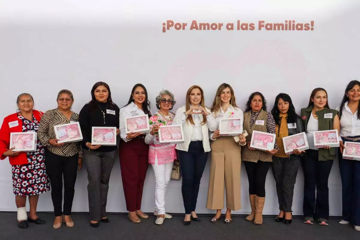 Ceci Arellano y Tonantzin Fernandez Fortalecen Atencion a Familias de la Region en San Pedro Cholula 3