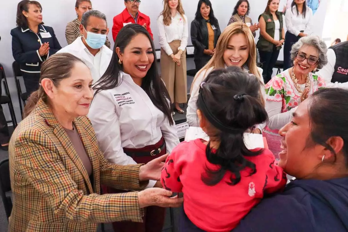 Ceci Arellano y Tonantzin Fernandez Fortalecen Atencion a Familias de la Region en San Pedro Cholula 6