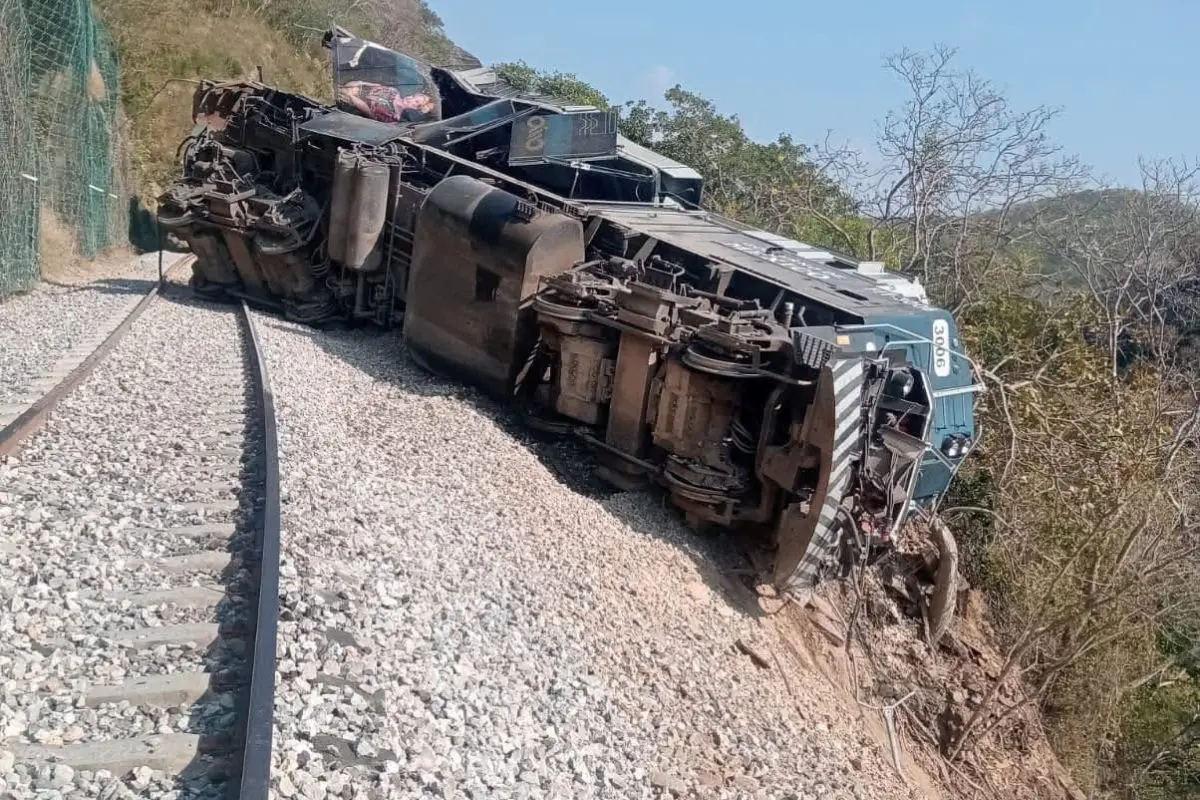 Confirman 13 muertos y 98 lesionados por descarrilamiento del Tren Interoceánico en Oaxaca