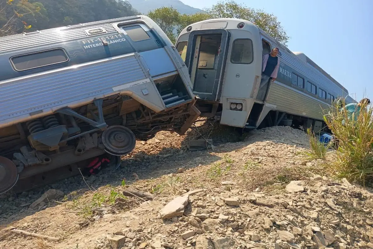 Confirman 13 muertos y 98 lesionados por descarrilamiento del Tren Interoceánico en Oaxaca