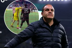 Cuauhtémoc Blanco golpea a portero de Chivas en duelo de leyendas