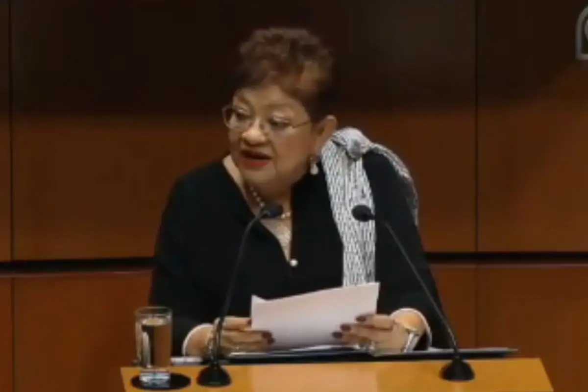 Ernestina Godoy rinde protesta como titular de la FGR