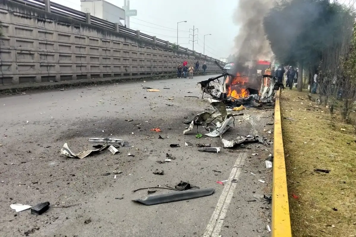 Explota taxi que transportaba pirotecnia y deja varios heridos en Lerma